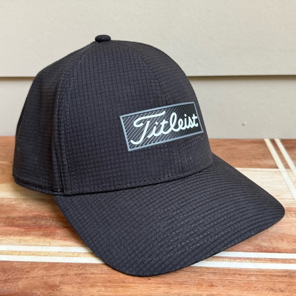 Titleist Oceanside Golf Cap Hat Black Adjustable Cap Lightweight Performance - Picture 1 of 7